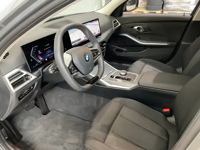 BMW 3 Series view 6