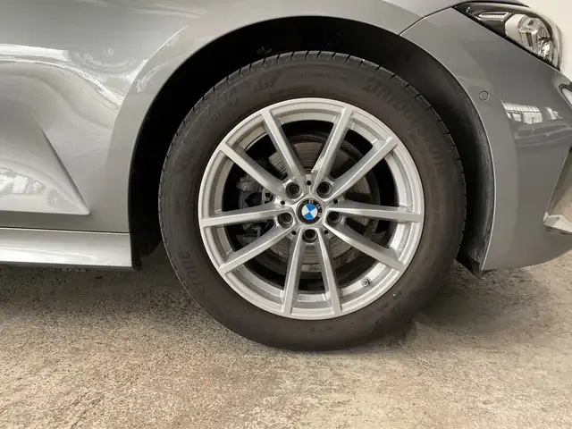 BMW 3 Series view 12