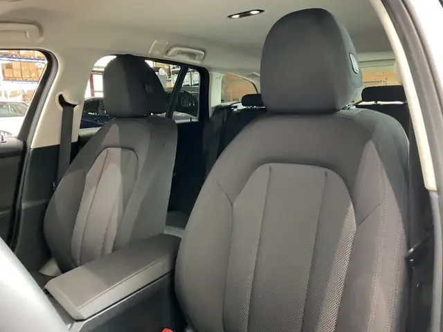 BMW 3 Series view 8