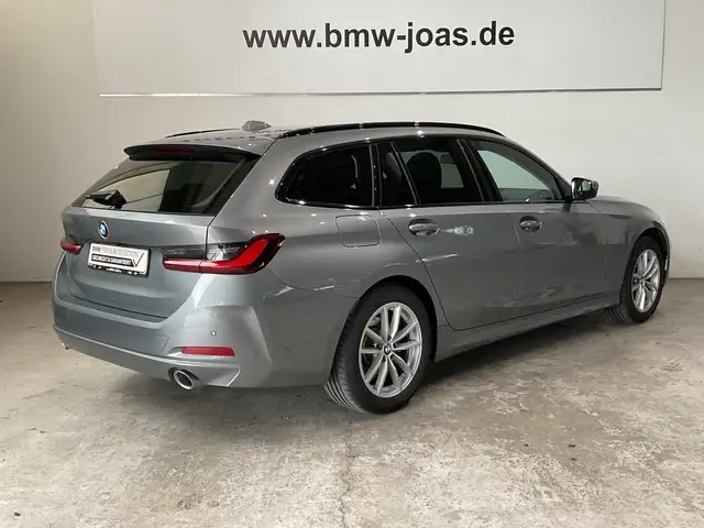 BMW 3 Series view 13