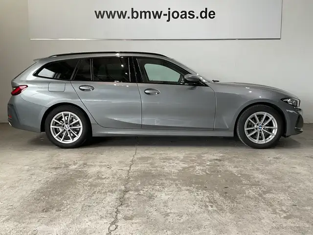 BMW 3 Series view 11