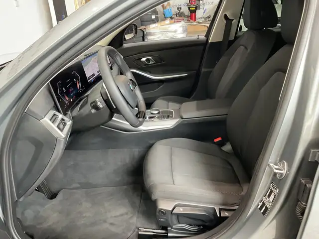 BMW 3 Series view 7