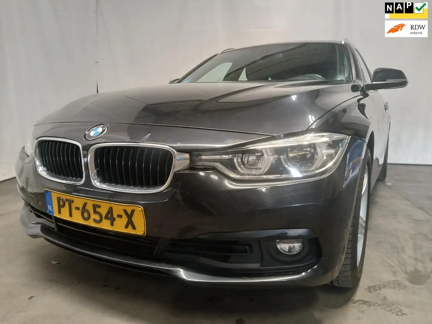 BMW 318 3-serie Touring 318i High Executive - Achter Schad Zwart - 1