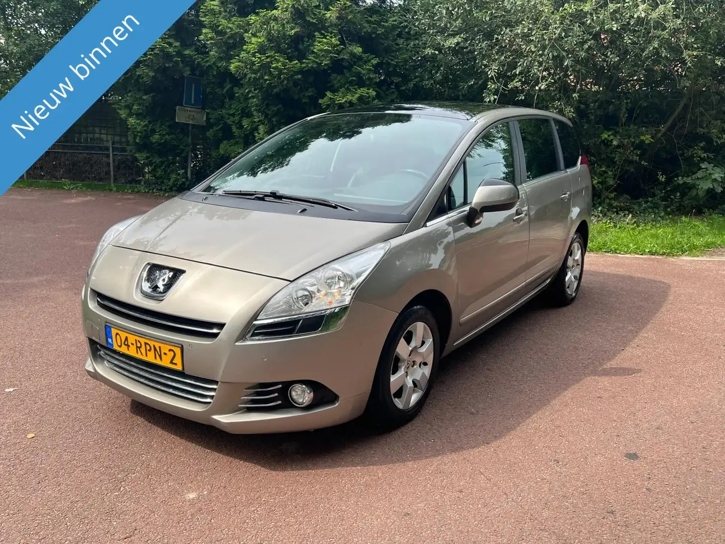 Peugeot 5008 1.6 THP ST 5p. Gris - 1