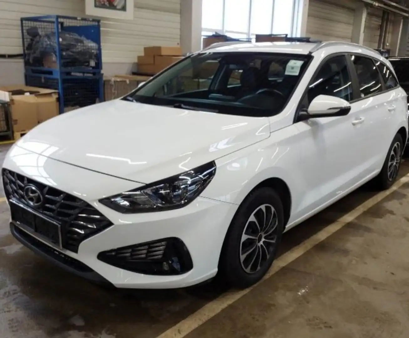 Hyundai i30 I-line Plus 1.6 crdi Weiß - 1