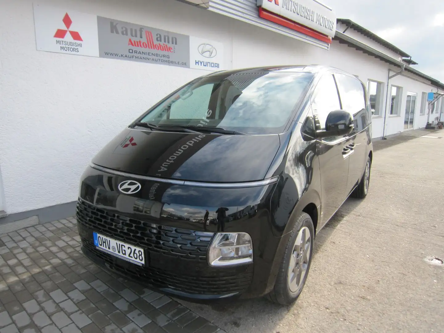 Hyundai STARIA 9-Sitzer (MY25) HEV 1.6 T-GDI Trend Schwarz - 1