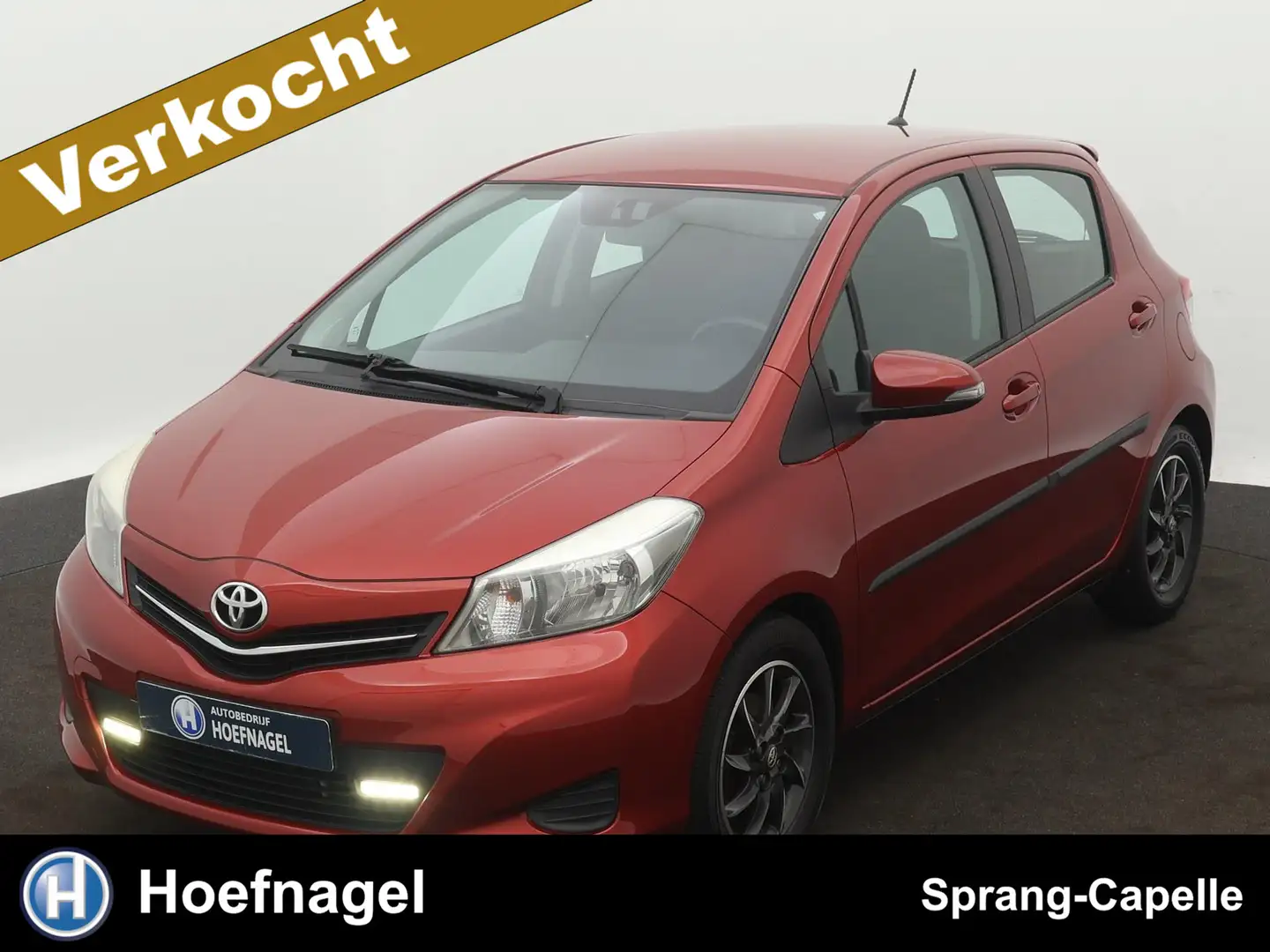 Toyota Yaris 1.0 VVT-i Aspiration | Airco | Camera | BlueTooth Rood - 1
