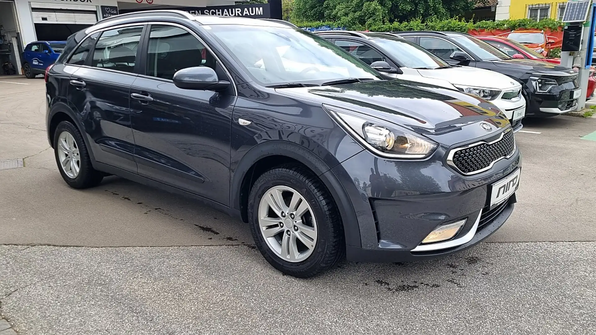 Kia Niro 1,6 GDI GPF Hybrid Silber DCT Aut. Grau - 2