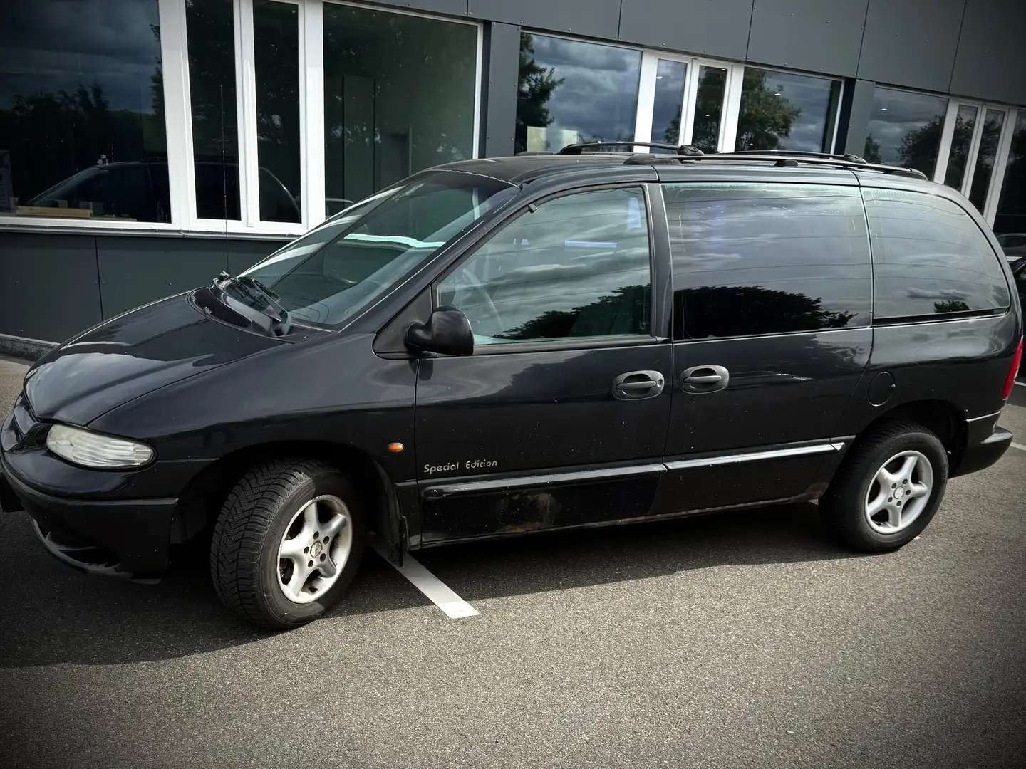 Chrysler Voyager Voyager 2.4 SE Schwarz - 1