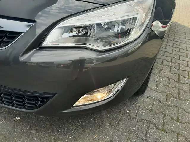 Opel Astra view 4