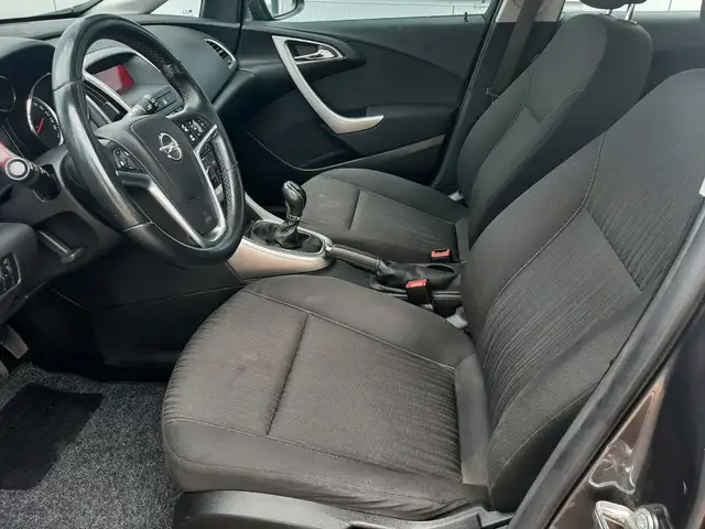 Opel Astra view 9