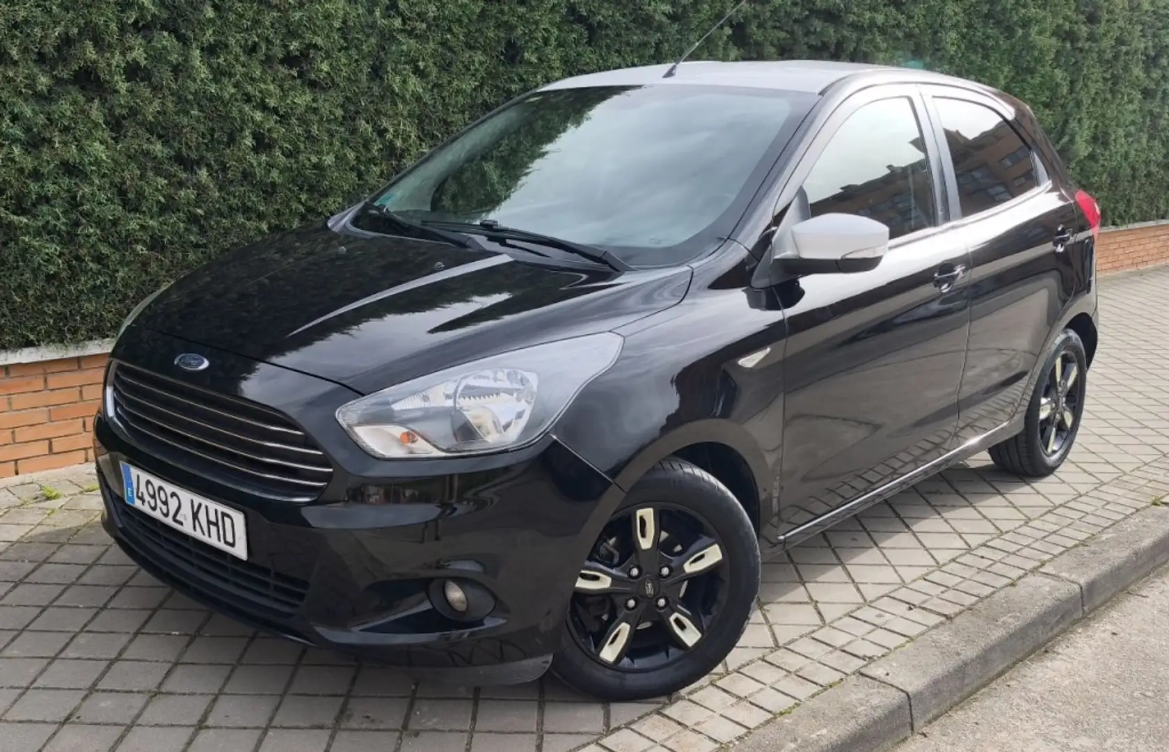Ford Ka/Ka+ Ka+ 1.19 Ti-VCT Black & White Edition Negro - 2
