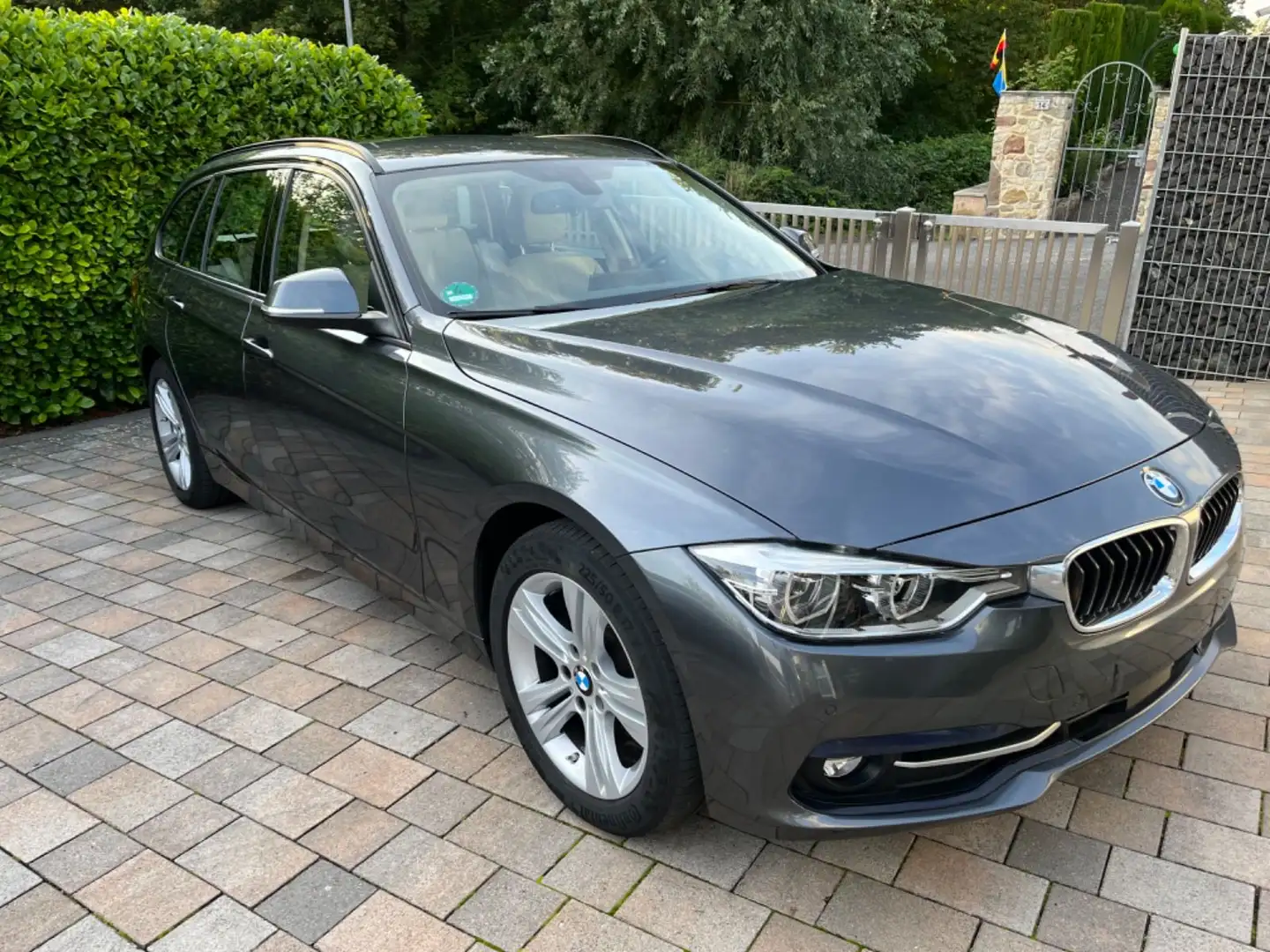 BMW 320 d SP Line Leder NavPR A.LED HUD Pano Hifi ACC Gris - 1