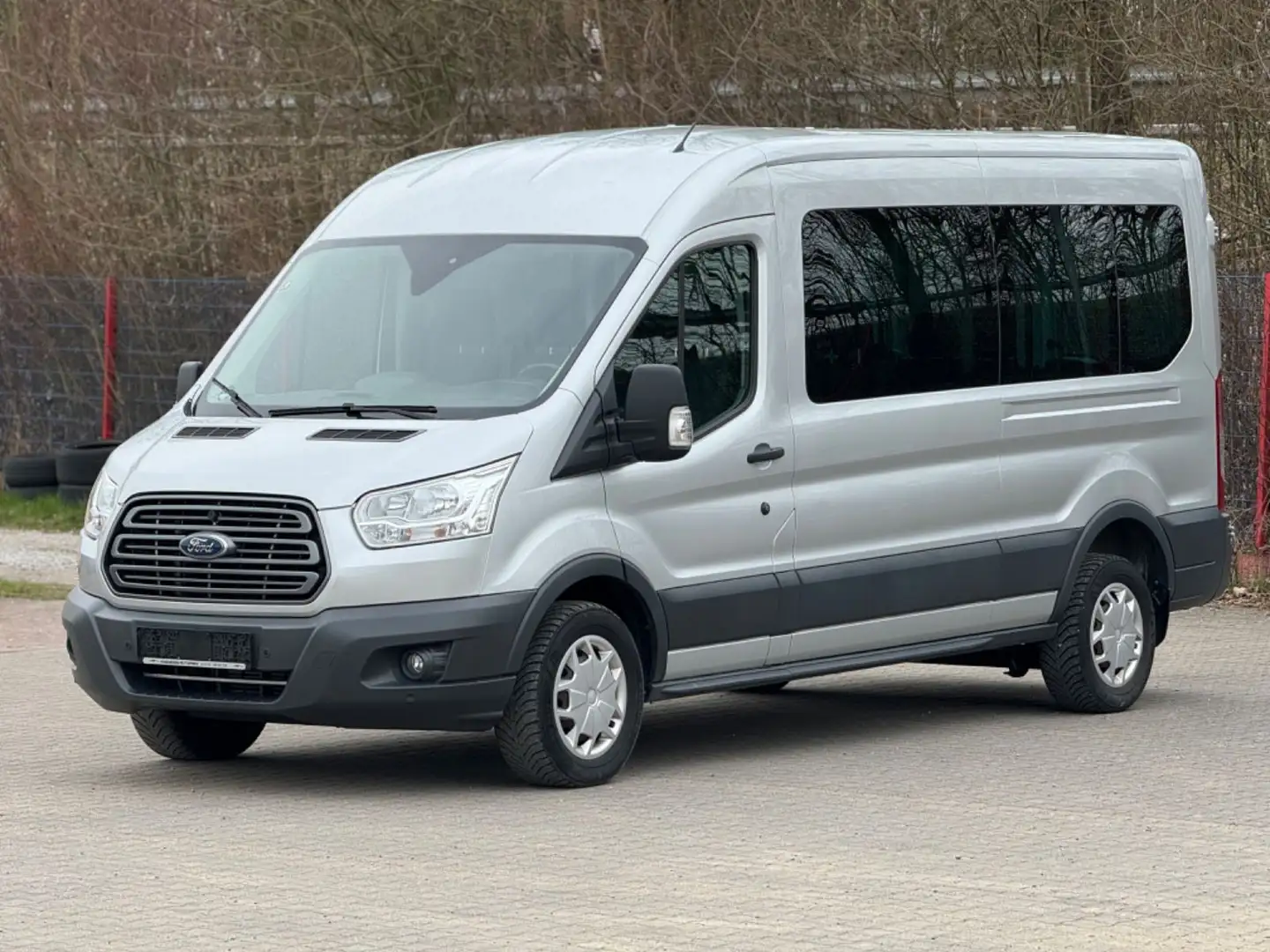 Ford Transit 2.0 TDCI *1 HAND *9 SITZER *131 PS *PDC Silber - 1