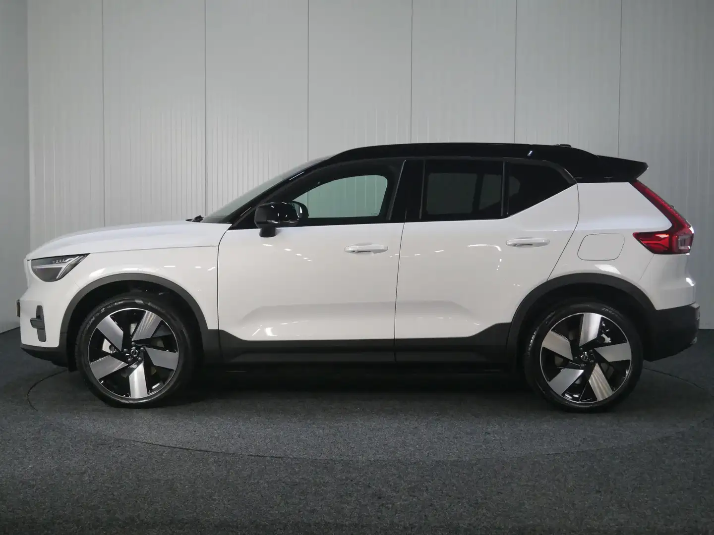 Volvo XC40 Single Motor Extended Range Plus 82 kWh | Adaptiev Wit - 2