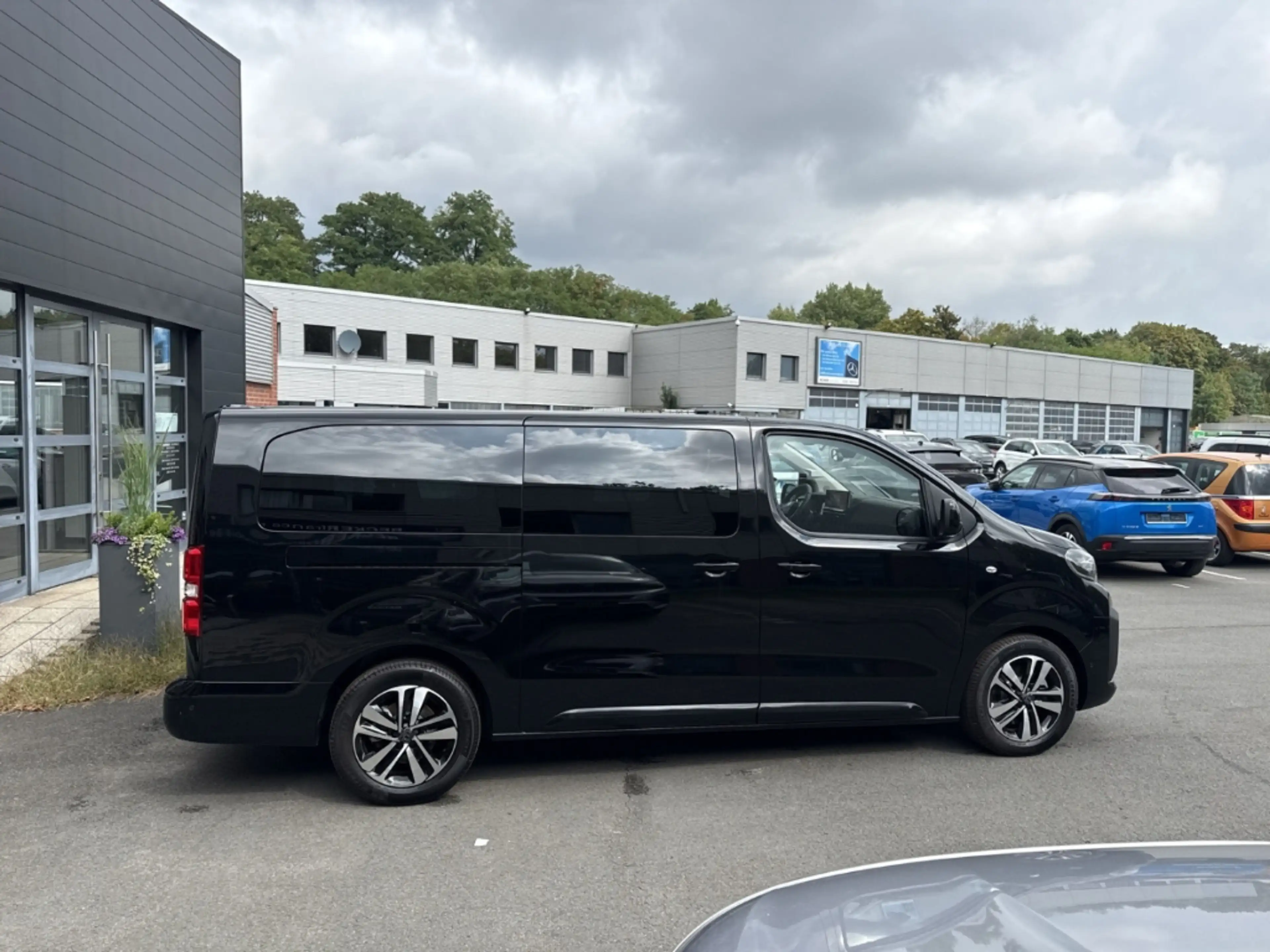 Peugeot Traveller Allure L3 7-Sitzer*Navi*EPH*Kamera*Leder*Alu*Keyle — photo 4