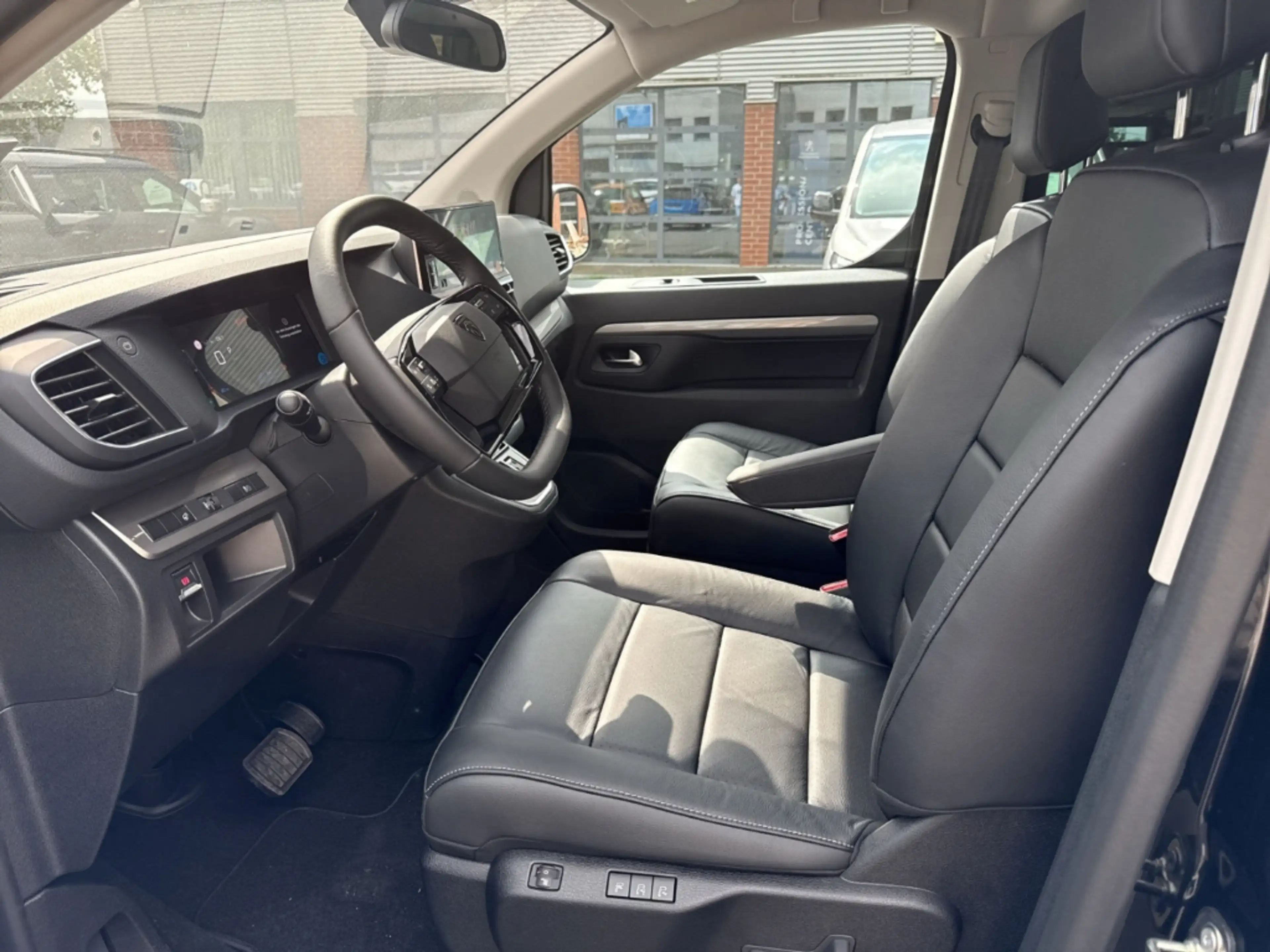 Peugeot Traveller Allure L3 7-Sitzer*Navi*EPH*Kamera*Leder*Alu*Keyle — photo 9