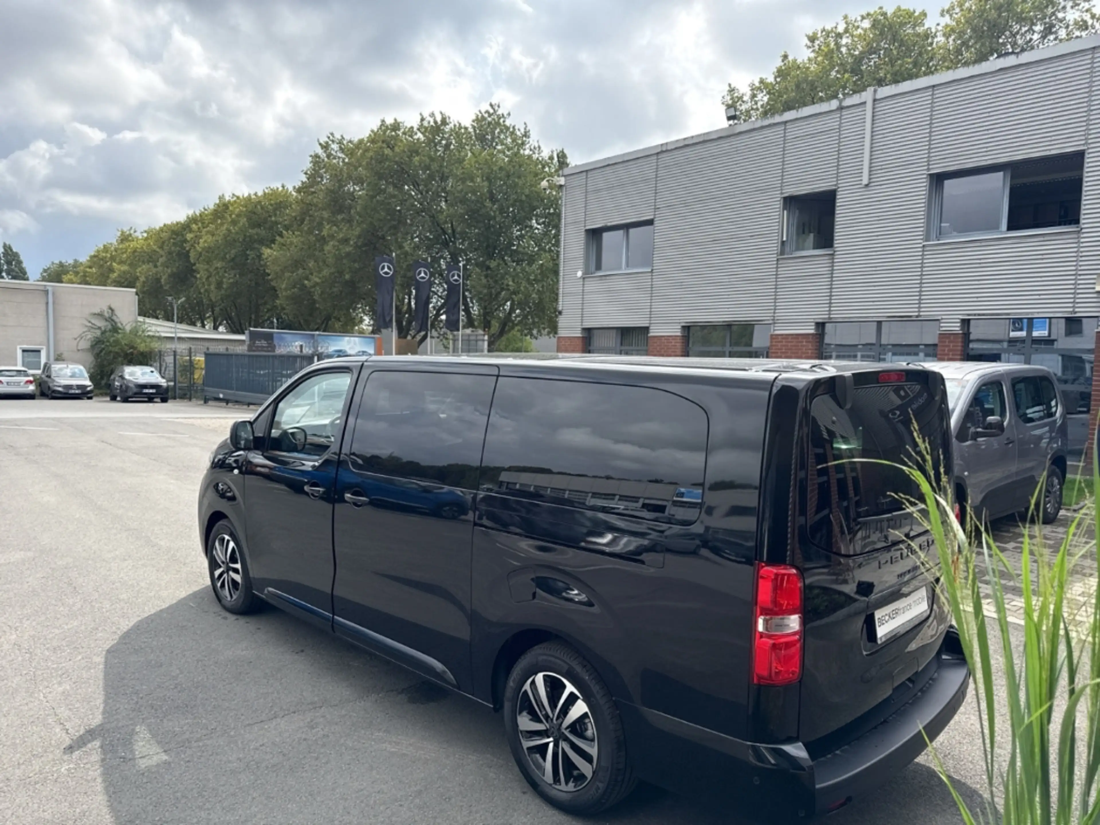 Peugeot Traveller Allure L3 7-Sitzer*Navi*EPH*Kamera*Leder*Alu*Keyle — photo 7