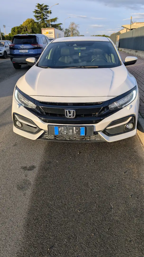 Honda Civic 5p 1.0 t Elegance Navi cvt my20 Bílá - 2