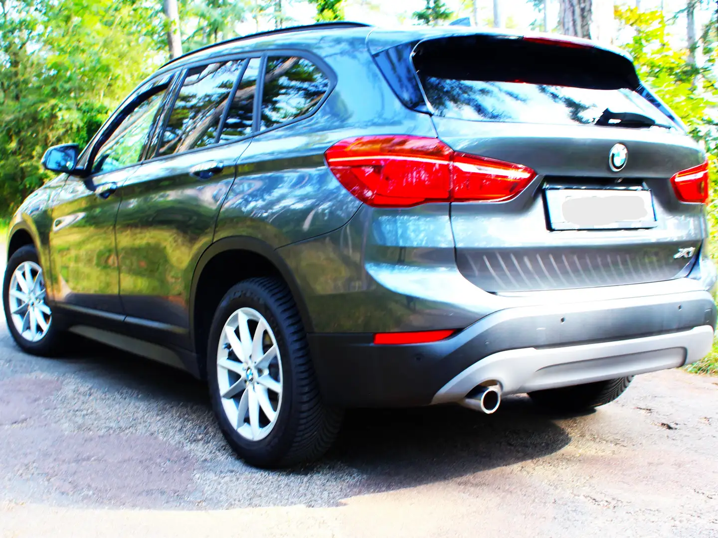 BMW X1 X1 sDrive 18d 136 CH Lounge Gris - 1