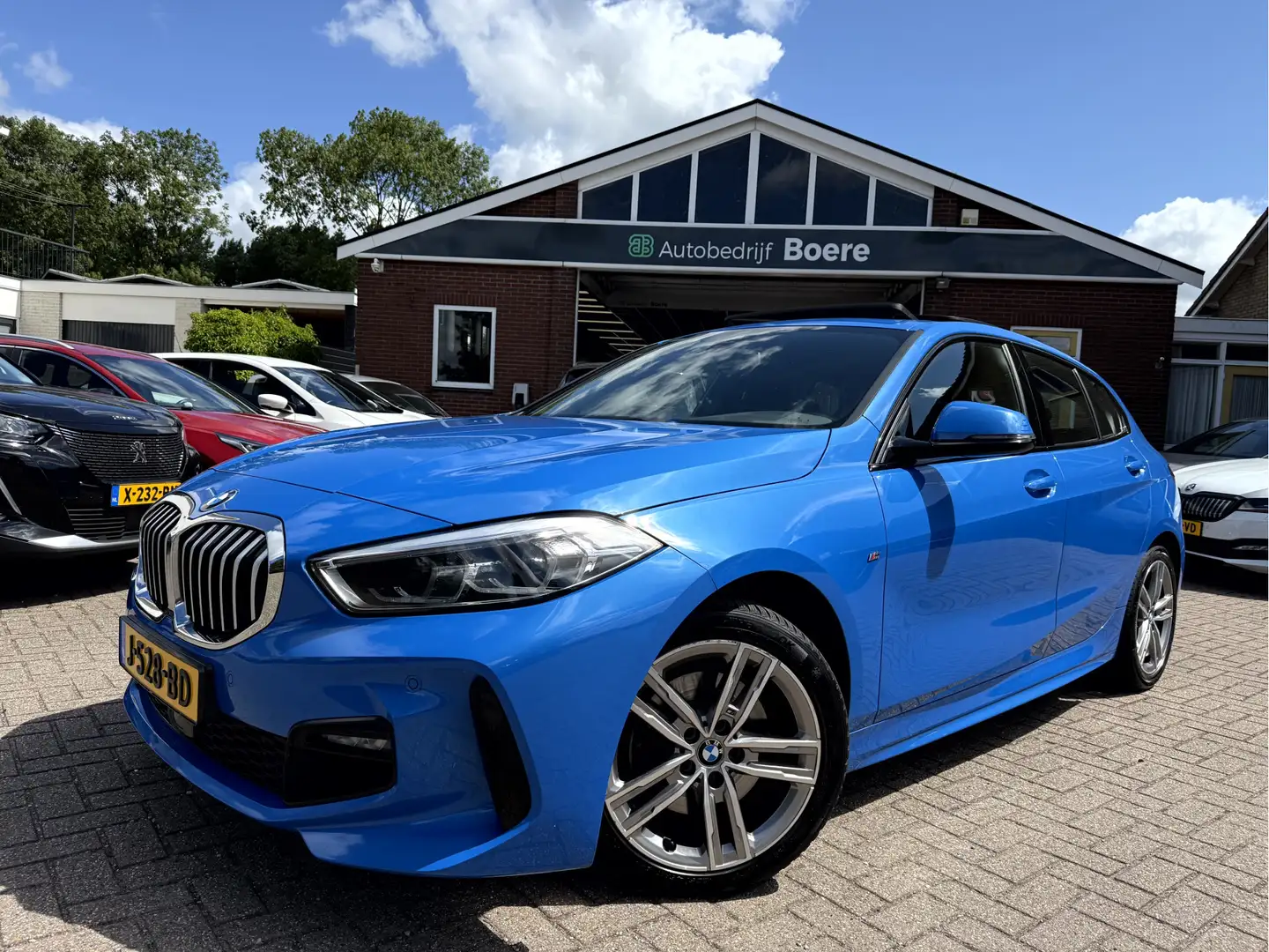 BMW 118 1-serie 118i Executive M-Sport Panoramadak, 17'Lmv Blauw - 1