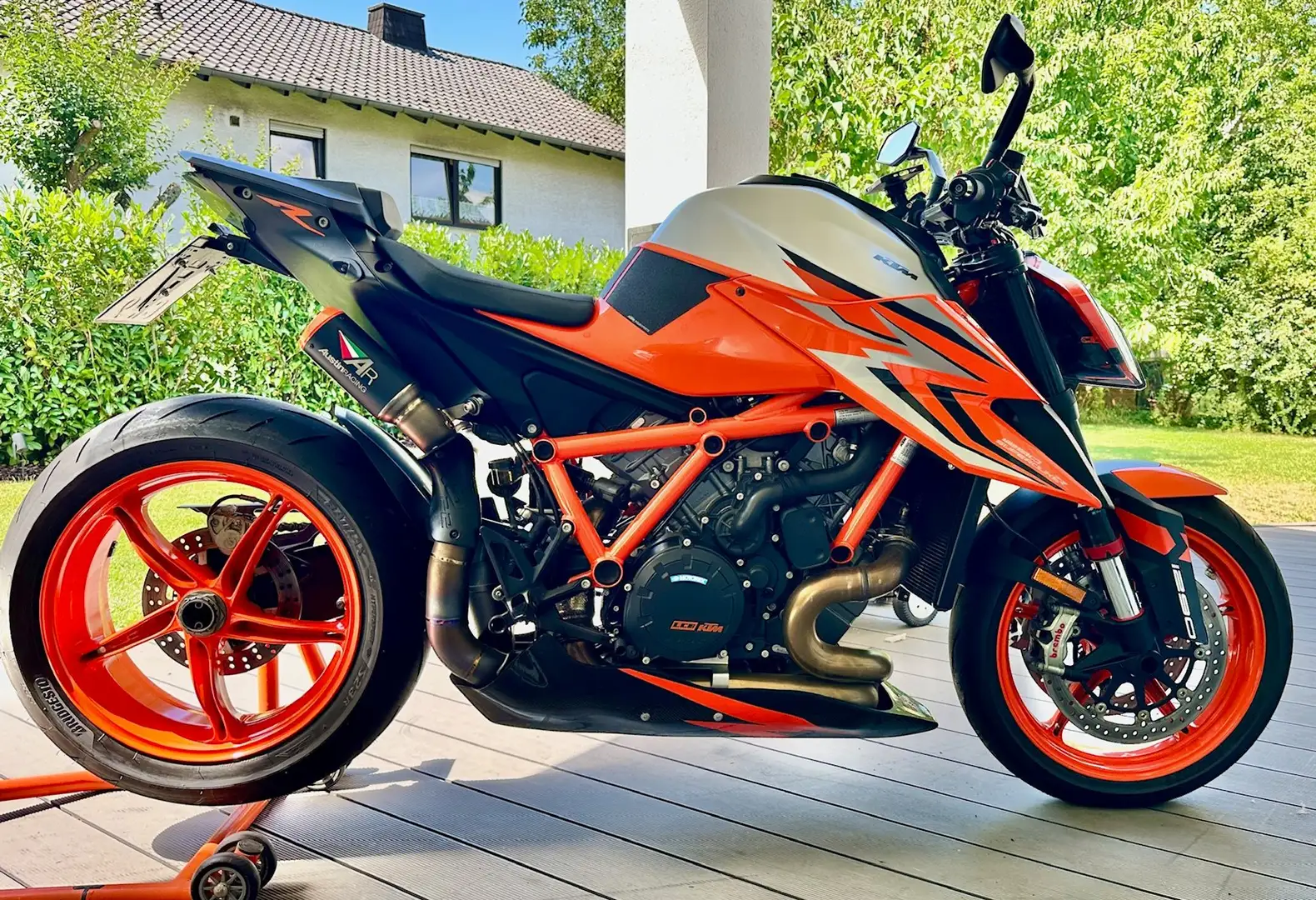KTM 1290 Super Duke R Austin Racing RS22 Orange - 1