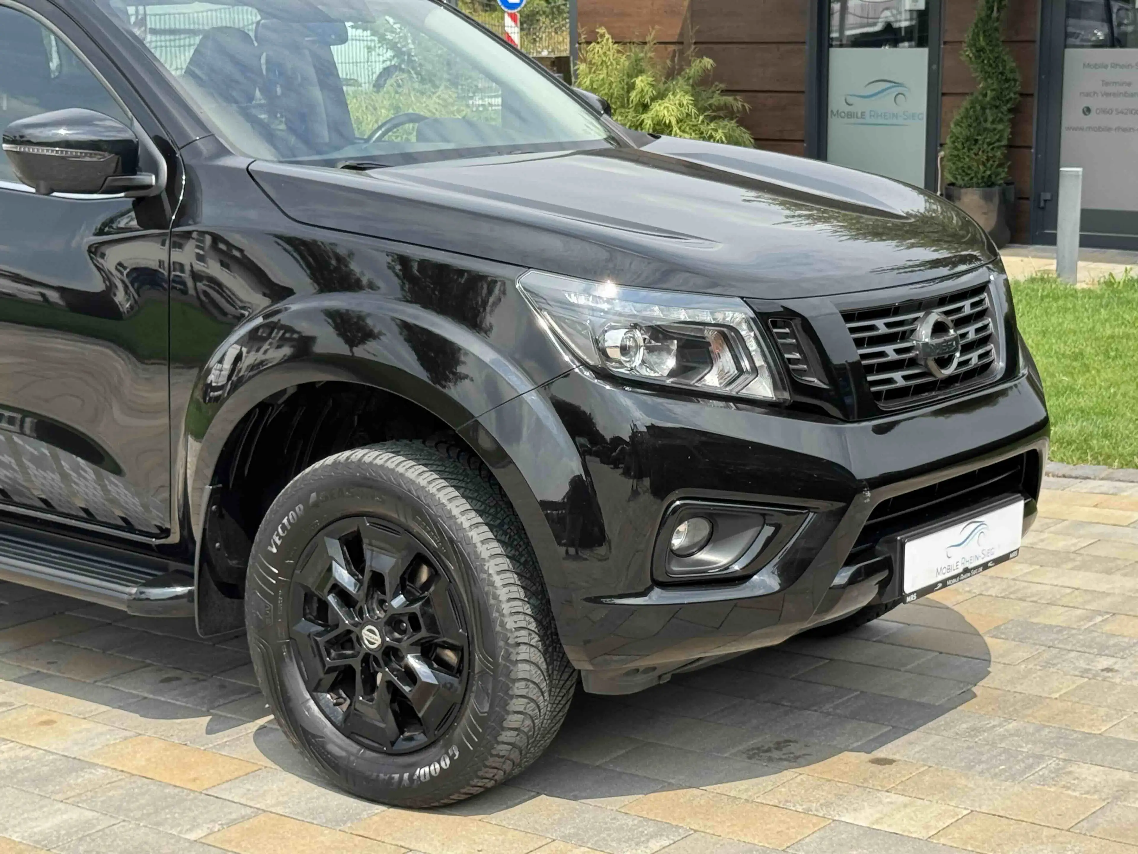 Nissan Navara NP300 N-Guard Double Cab 4x4 *CAM*Navi*LED*DAB* — photo 4