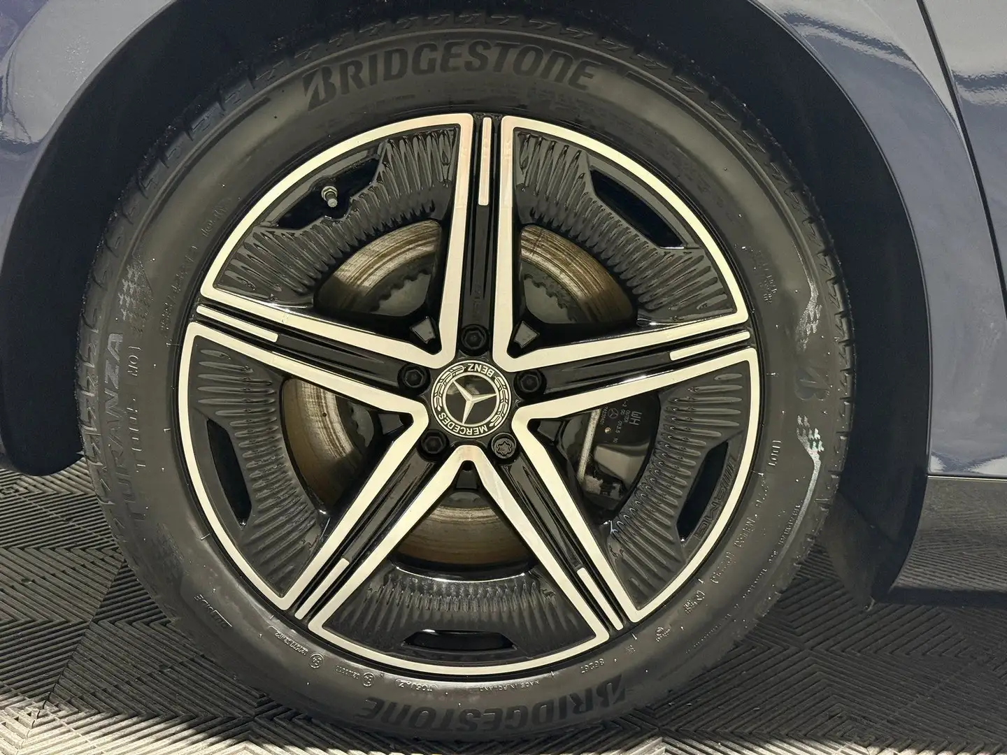 Mercedes-Benz EQE 300 AMG & Electric Art Premium AHK+22KW+Pano Blau - 2