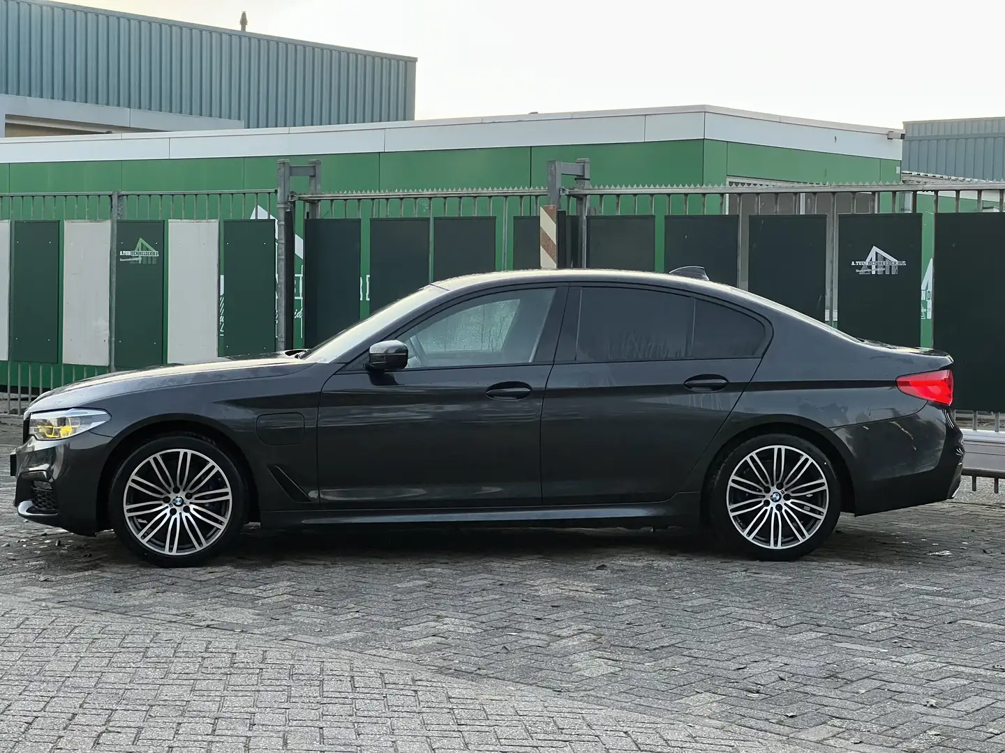 BMW 530 M-Sport l PHEV l Carplay l Head-up l e-drive Grijs - 2