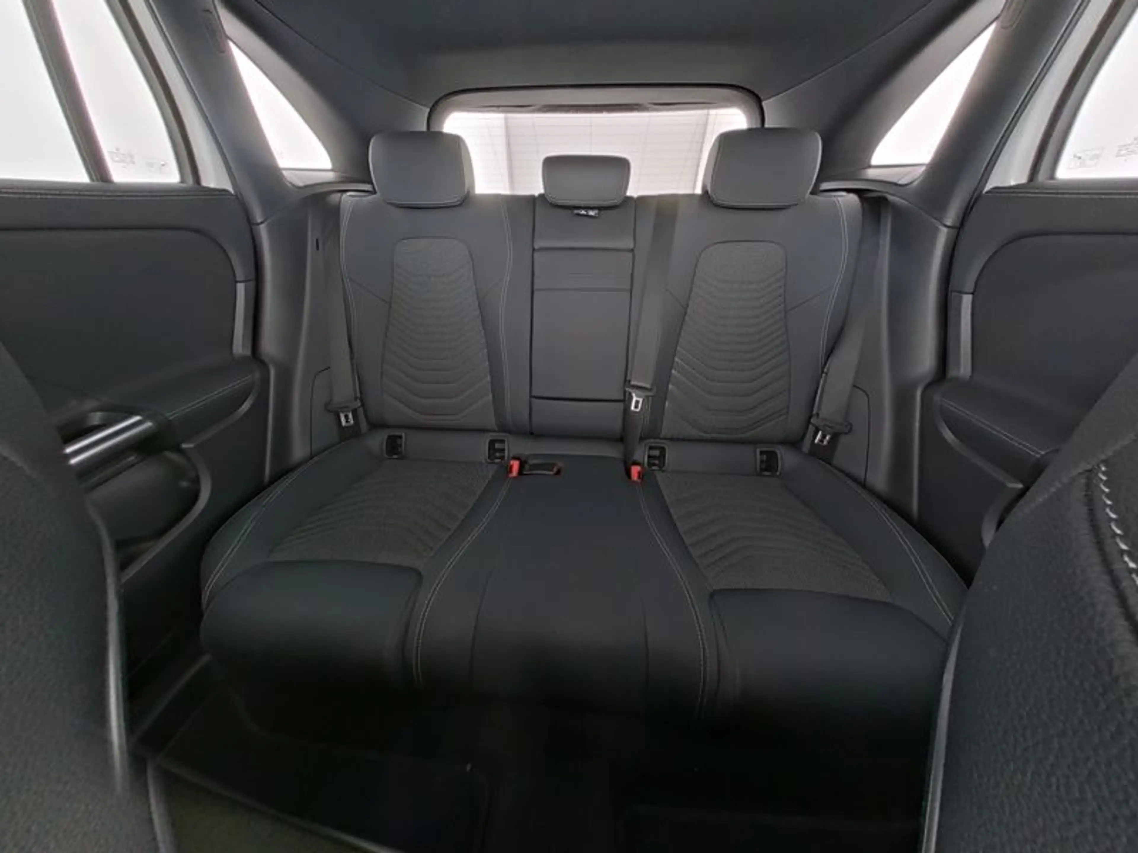 Mercedes-Benz EQA 300 4M Progressive*Advanced*LED*Kamera*DAB* — photo 8