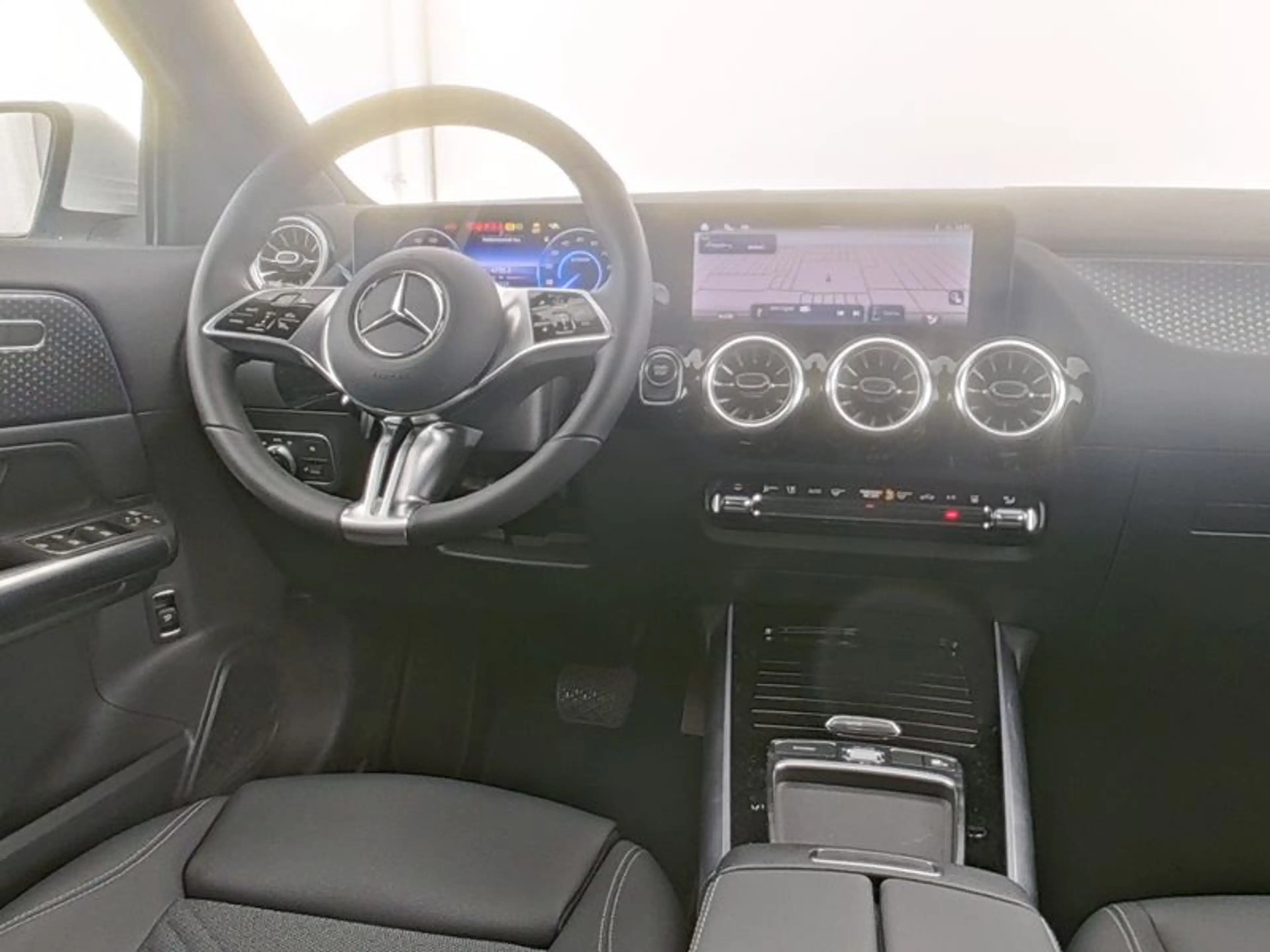 Mercedes-Benz EQA 300 4M Progressive*Advanced*LED*Kamera*DAB* — photo 6