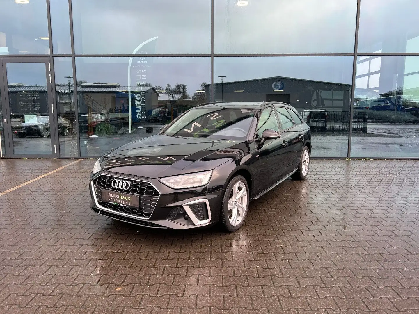 Audi A4 Avant 40TFSI SLine Stronic AHK Pano LED ufrei Чорний - 1