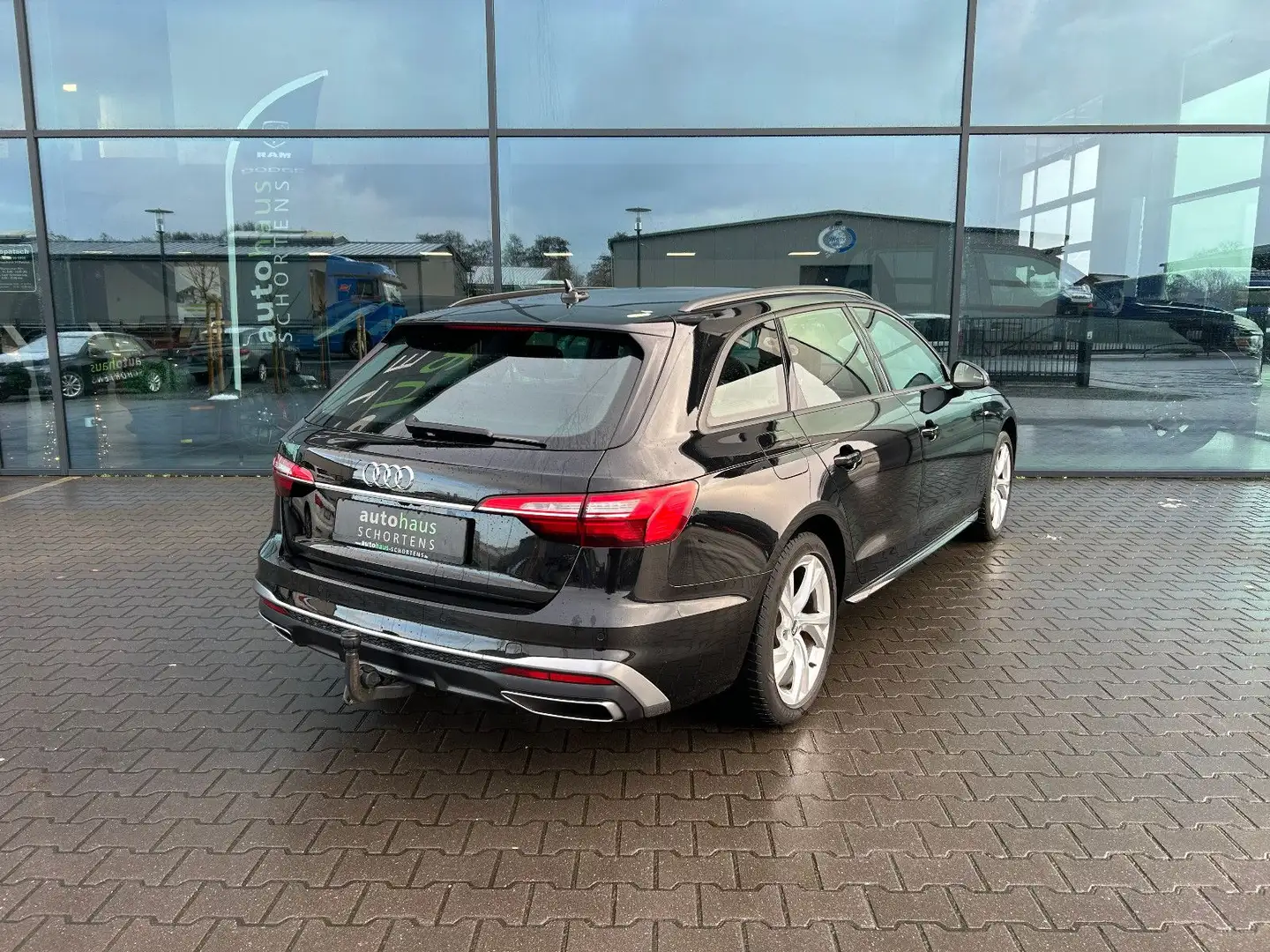 Audi A4 Avant 40TFSI SLine Stronic AHK Pano LED ufrei Чорний - 2