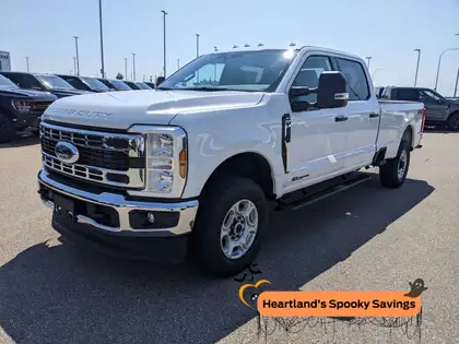 White 2026 Ford F-350 Super Duty Pickup Truck Four-Wheel Drive Automatic