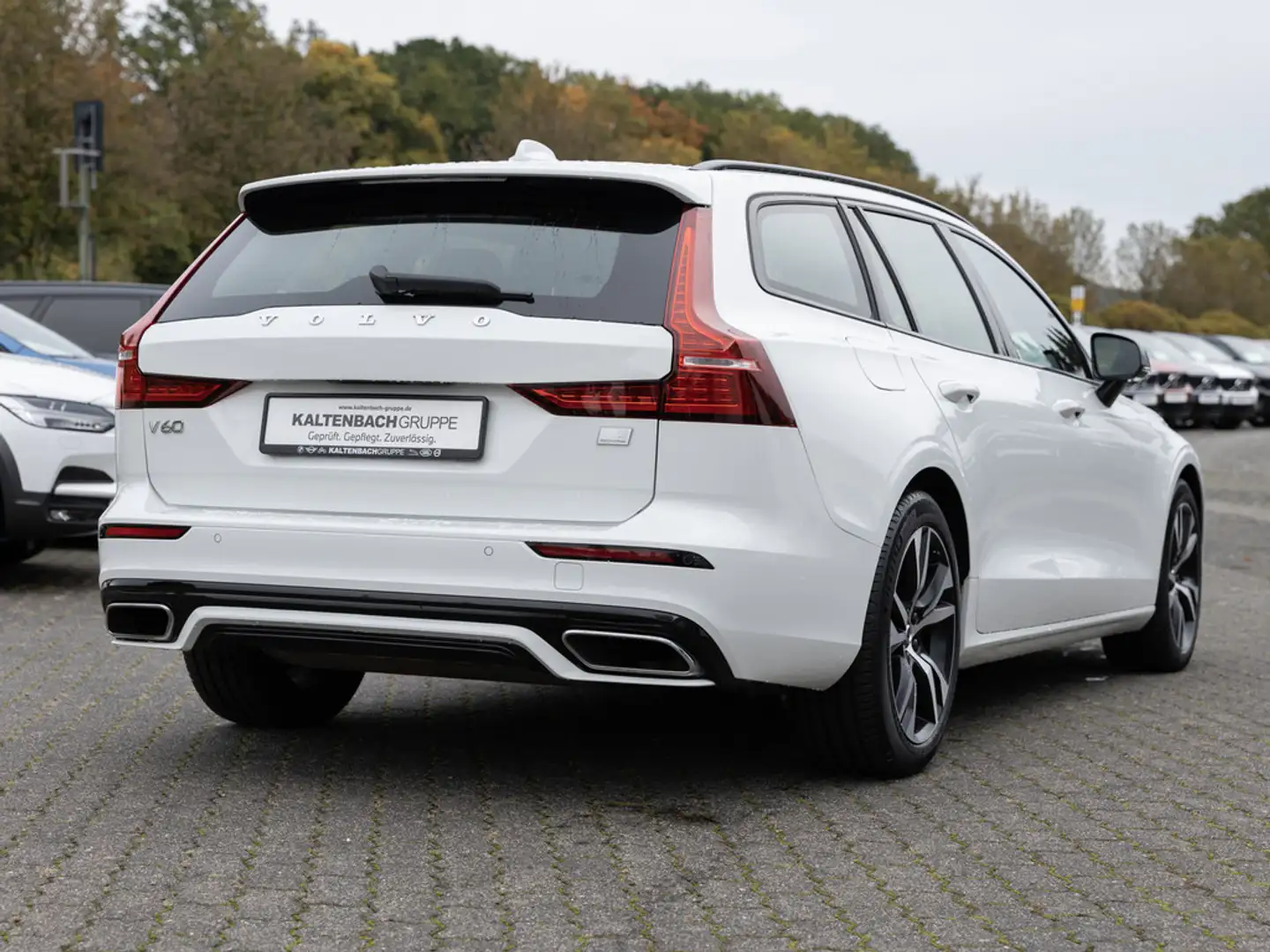 Volvo V60 Recharge T8 AWD R-Design 1.Hand Weiß - 2