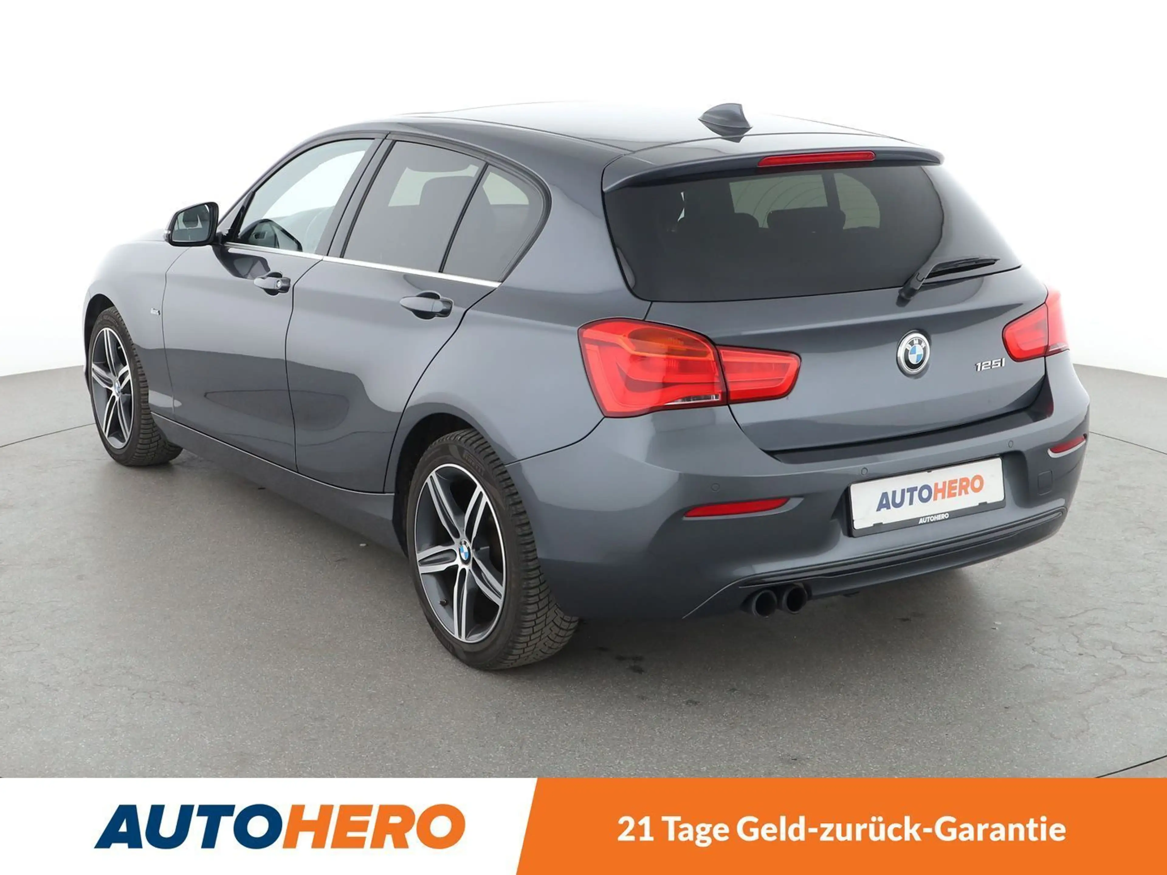 BMW 125 125i Sport Line Aut.*NAVI*LED*PDC*SHZ*ACC*PANO* — photo 4