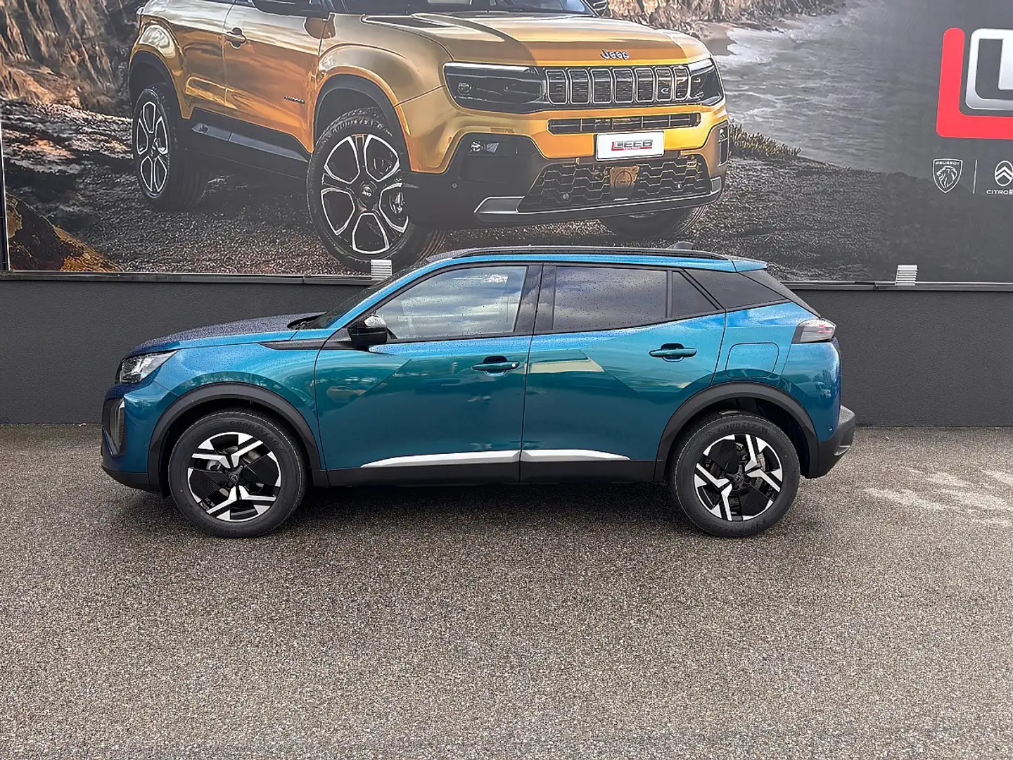 Peugeot 2008 Hybrid 145 e-DCS6 Allure inkl. Navigation & Acc... Blau - 2