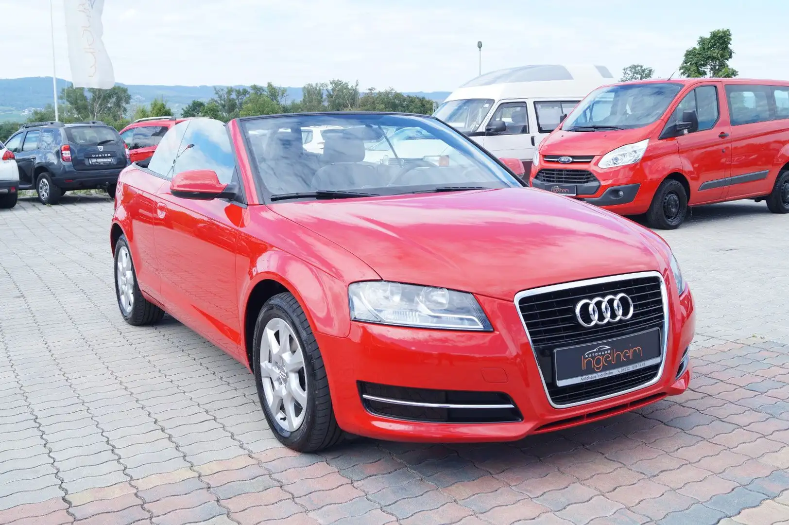 Audi A3 Cabriolet Attraction Klima PDC SHZ Rot - 1