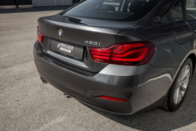 BMW 4 Series view 14