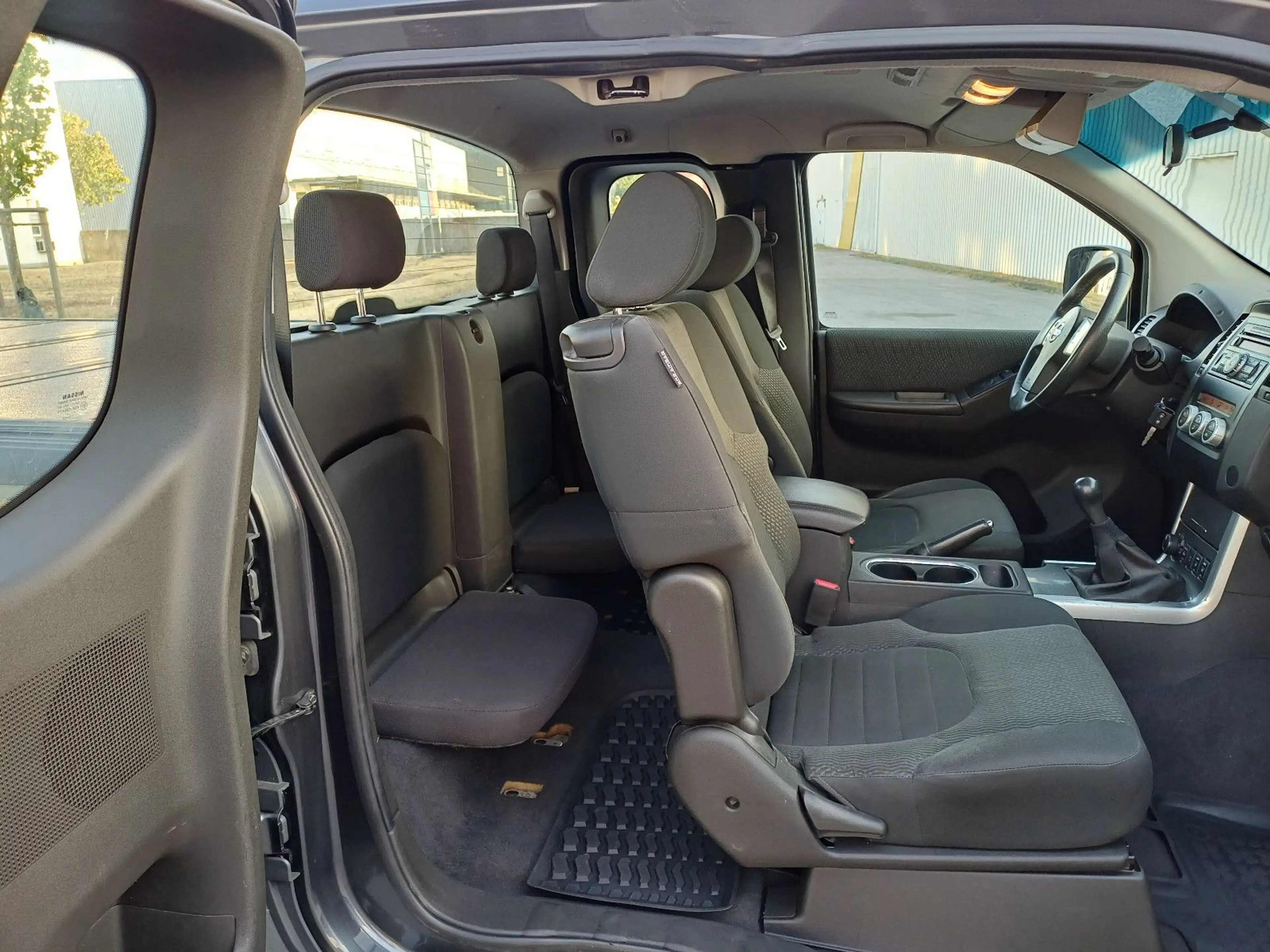 Nissan Navara Pickup Double Cab 4X4/LKW-Zulassung/Euro5 — photo 11