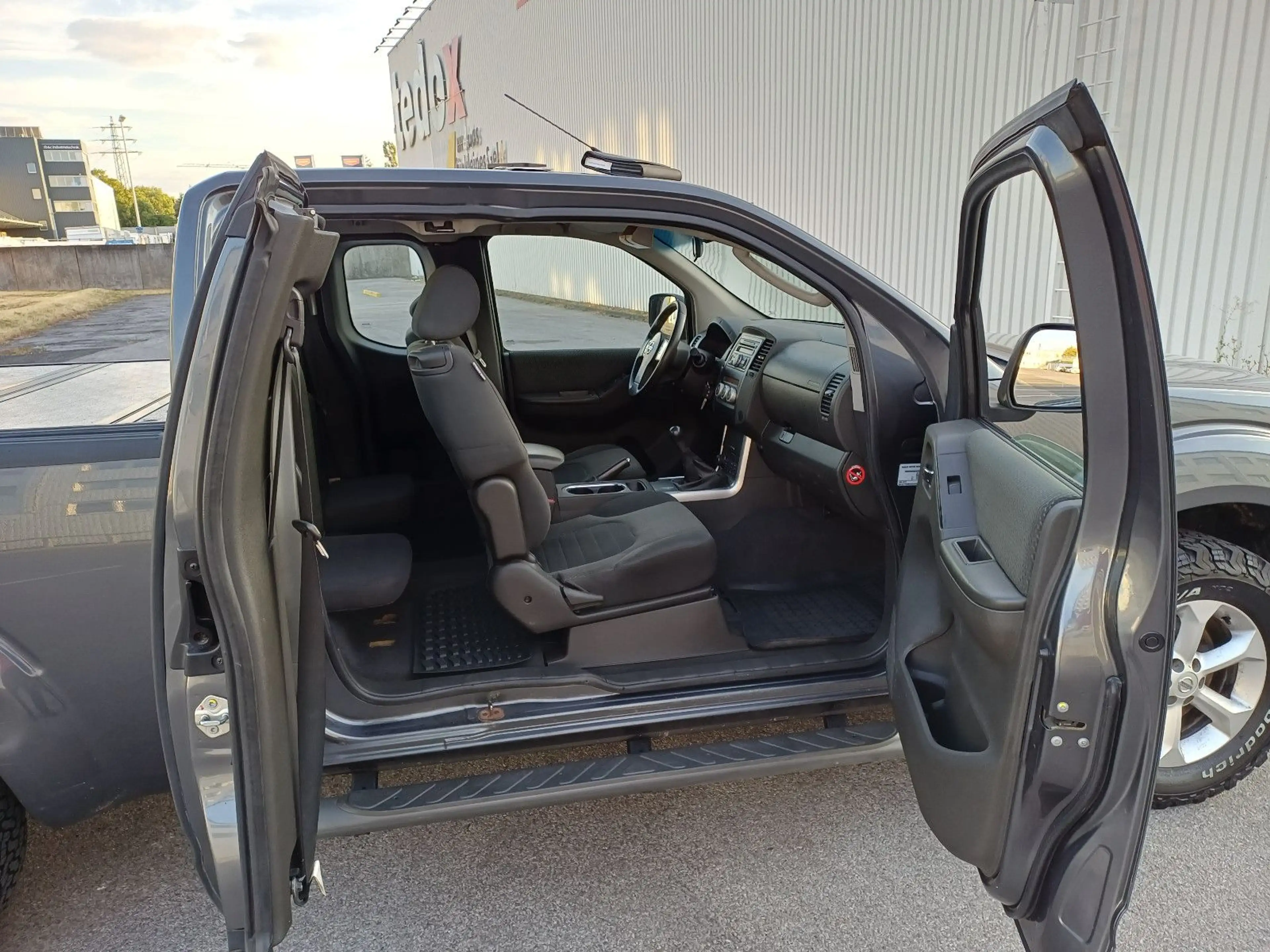 Nissan Navara Pickup Double Cab 4X4/LKW-Zulassung/Euro5 — photo 12