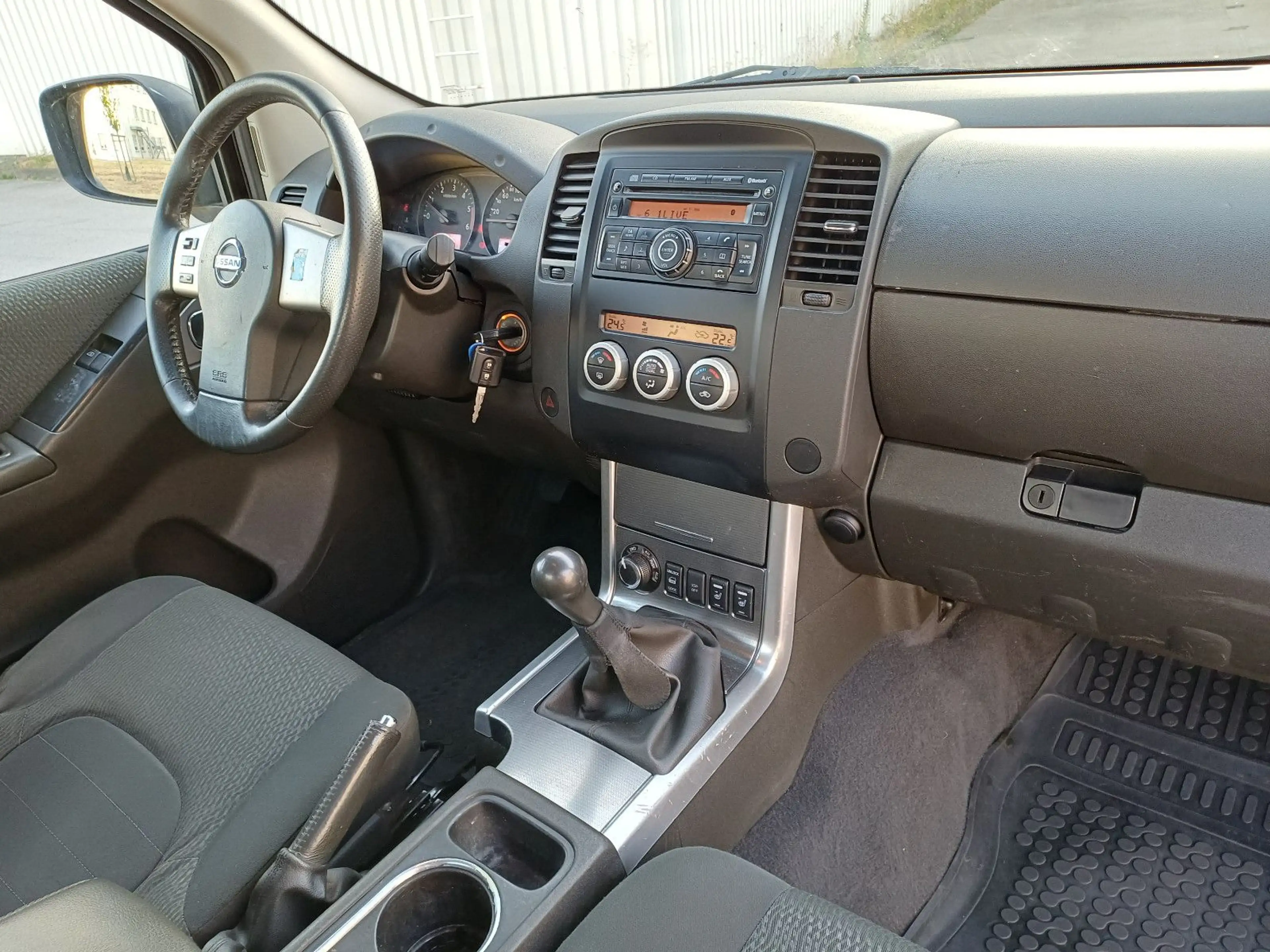 Nissan Navara Pickup Double Cab 4X4/LKW-Zulassung/Euro5 — photo 14