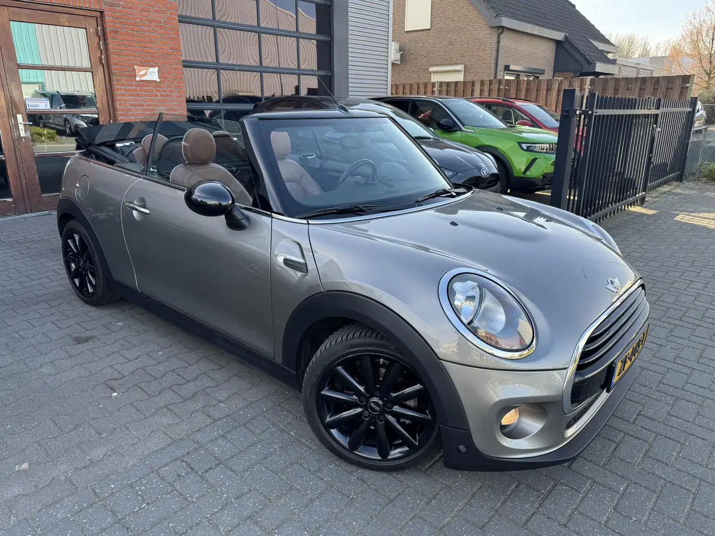MINI Cooper Cabrio 1.5 | Leer | Stoelverwarming | 17 Inch Szürke - 2