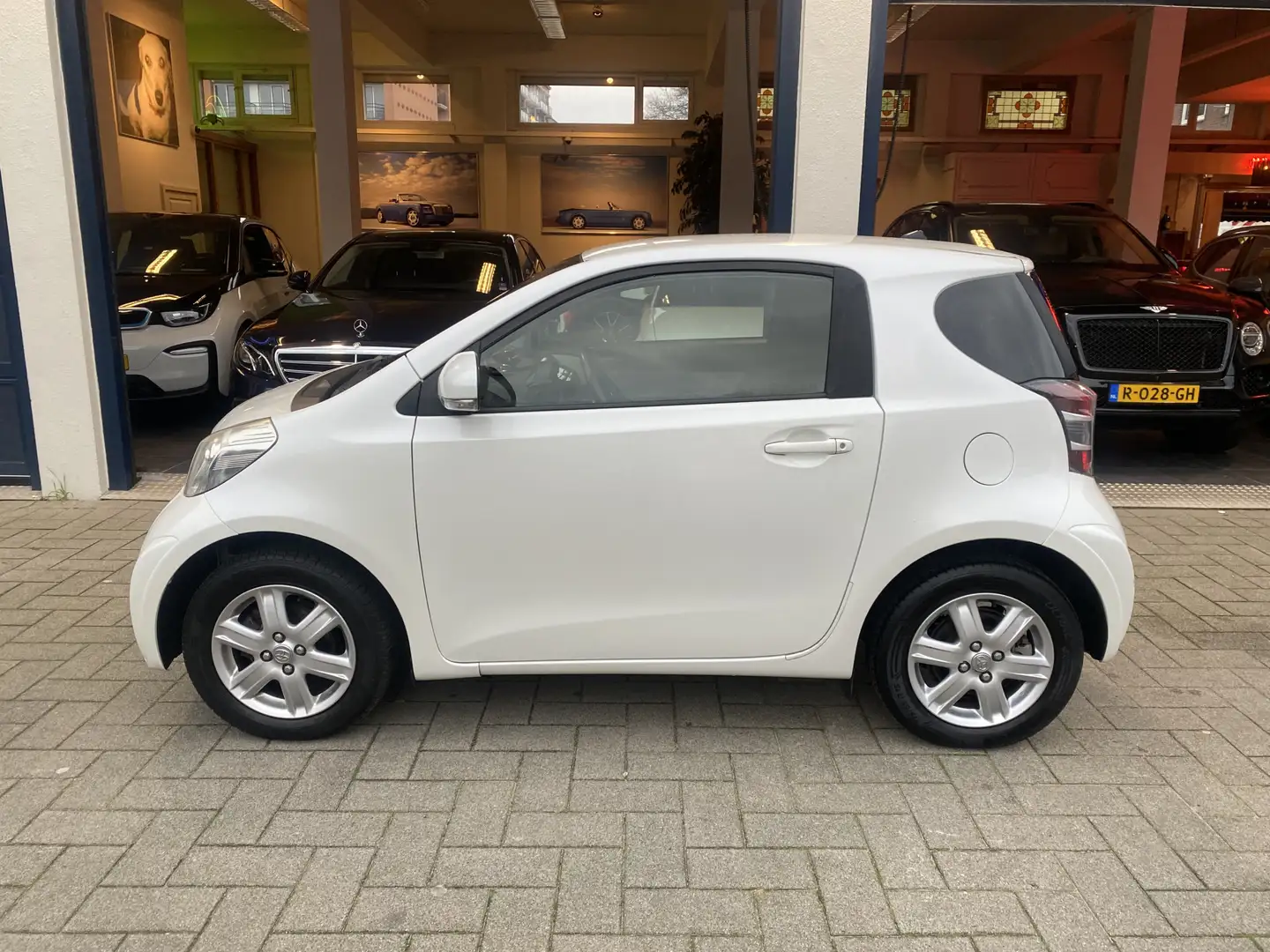 Toyota iQ 1.0 VVTi Comfort AIRCO/NL AUTO/LM VELGEN Bílá - 2