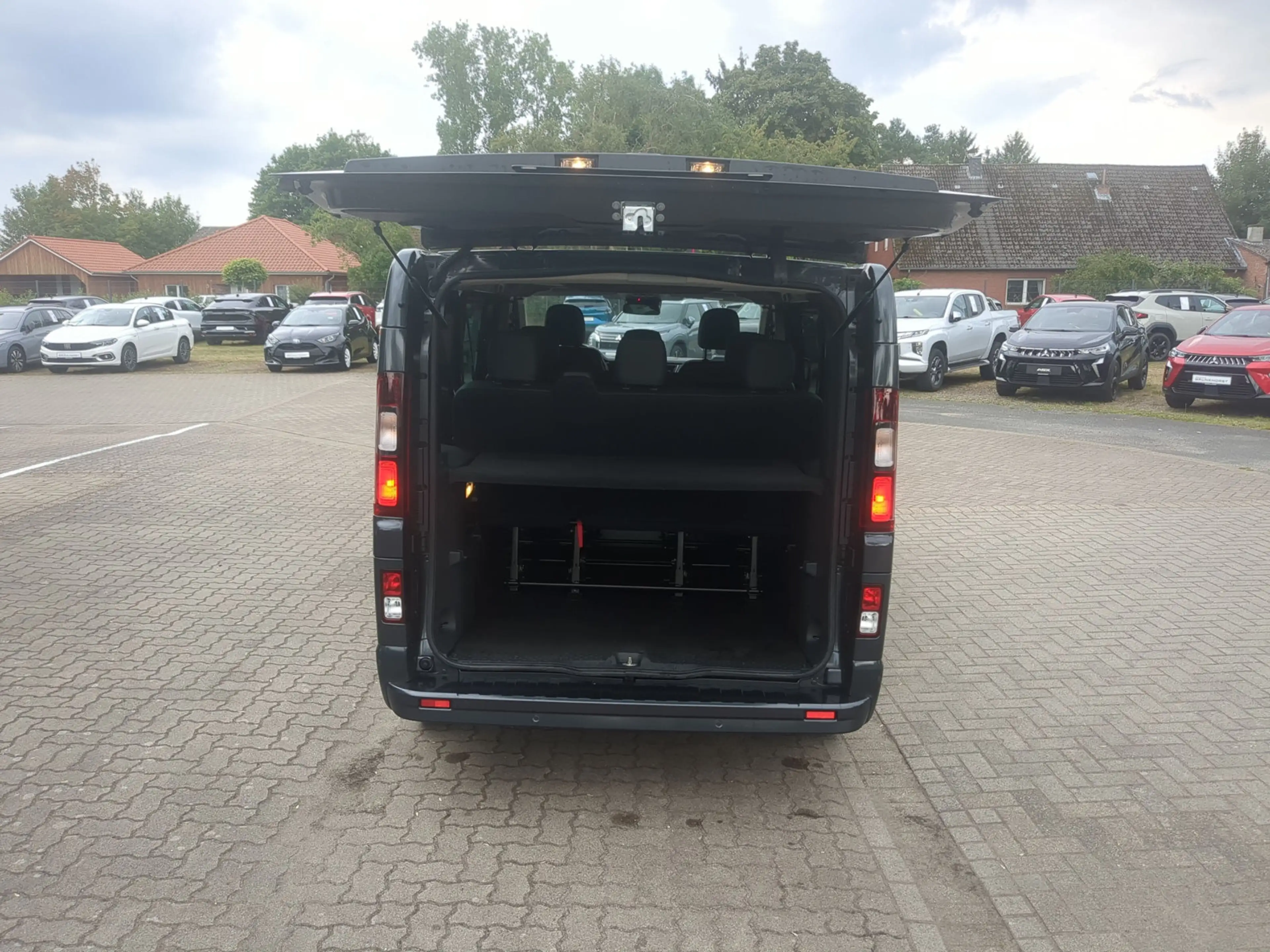 Nissan Primastar dCi 150 Tekna L1H1 GJR+SHZ+Doppelklima — photo 15