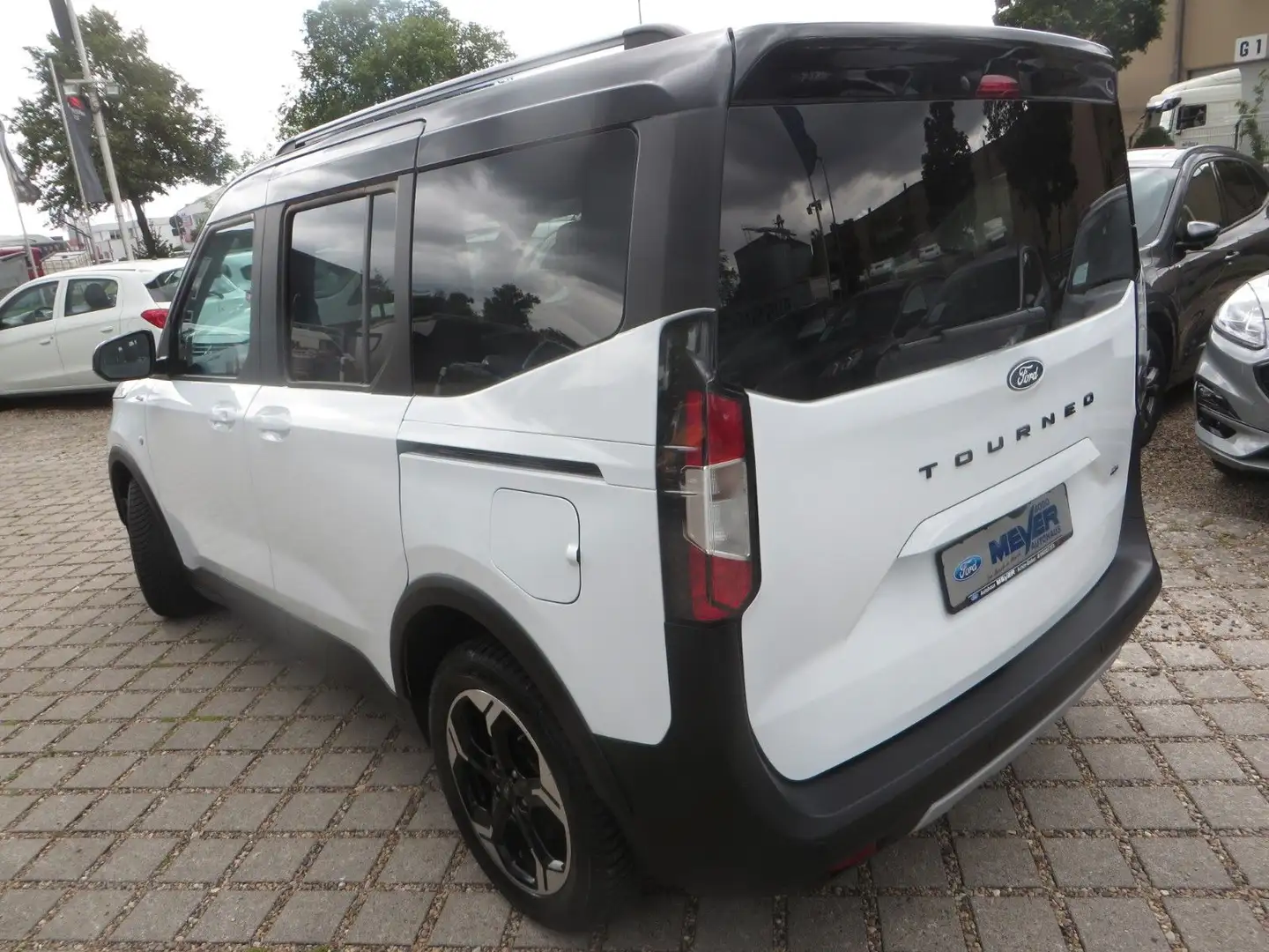 Ford Tourneo Courier Active Automatik Weiß - 2