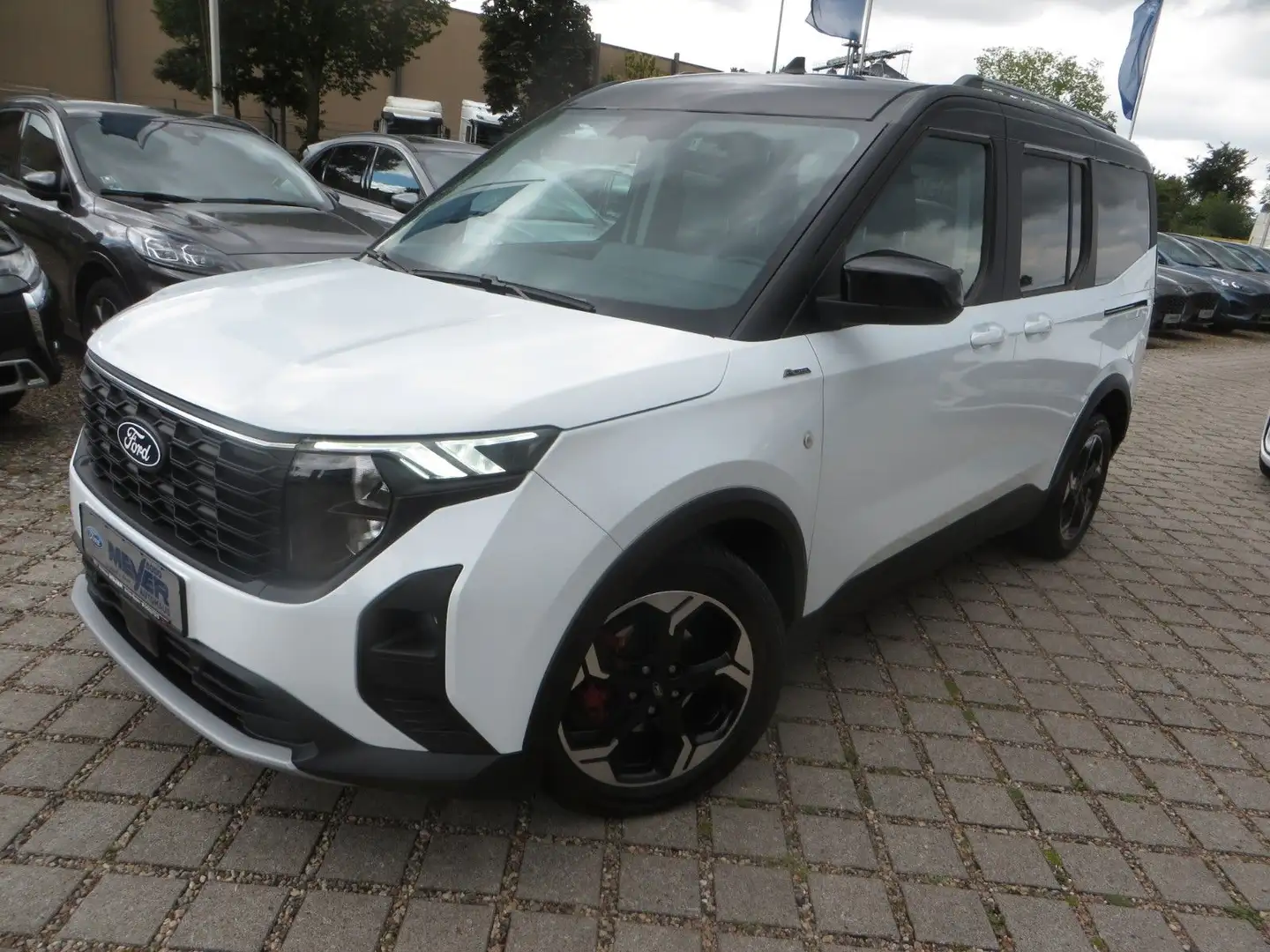 Ford Tourneo Courier Active Automatik Weiß - 1