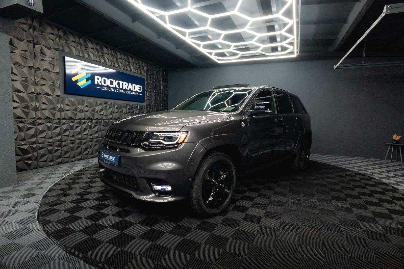 Second hand Jeep Grand Cherokee 5.7 Overland