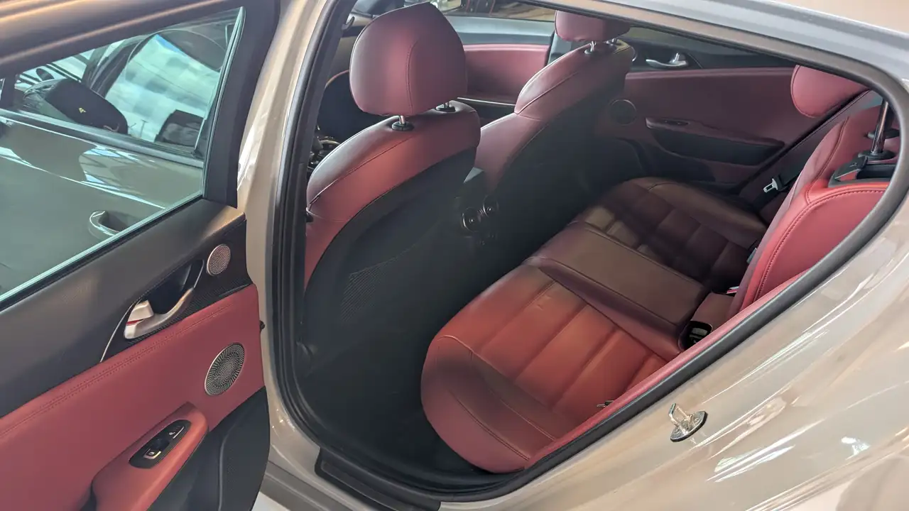 Kia Stinger снимка Kia Stinger