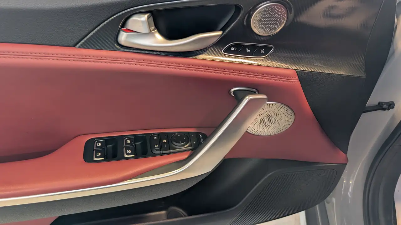 Kia Stinger снимка Kia Stinger